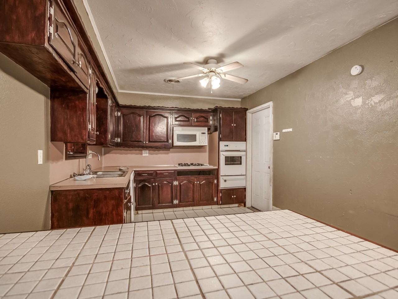 2516 Sw 63rd St #1 - Photo 4 of 11