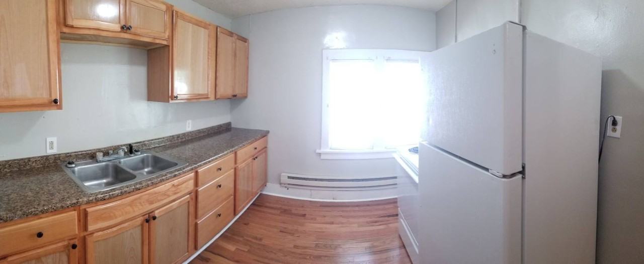 611 1/2 W 1st St #611-1-2 - Photo 2 of 6