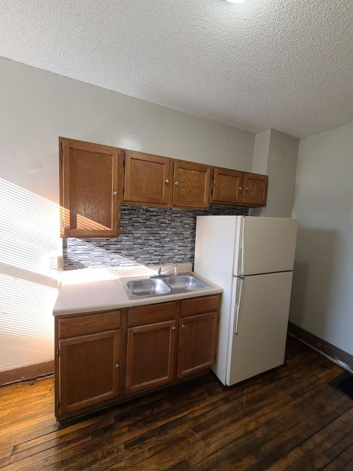 228 Randolph St #228 - Photo 5 of 12