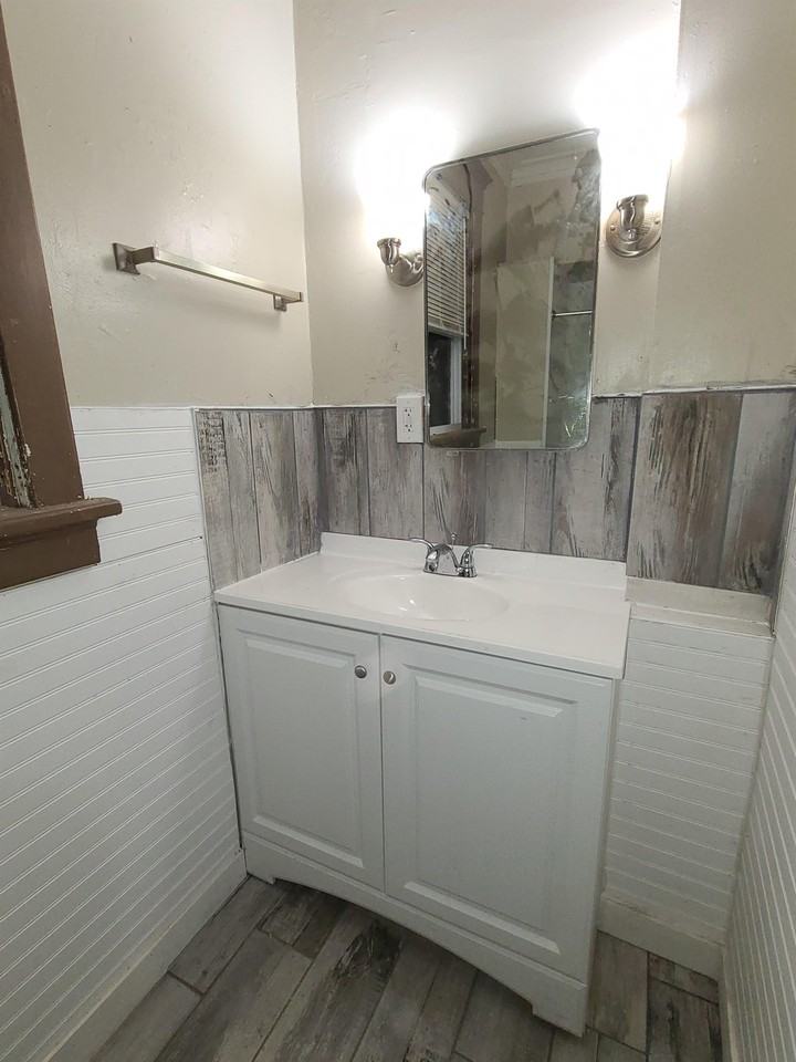 228 Randolph St #228 - Photo 7 of 12