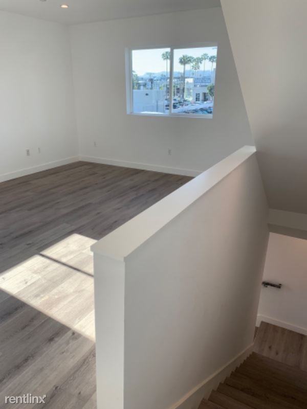 14525 14525 Killion St 1 - Photo 2 of 10