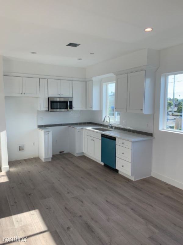 14525 14525 Killion St 1 - Photo 3 of 10