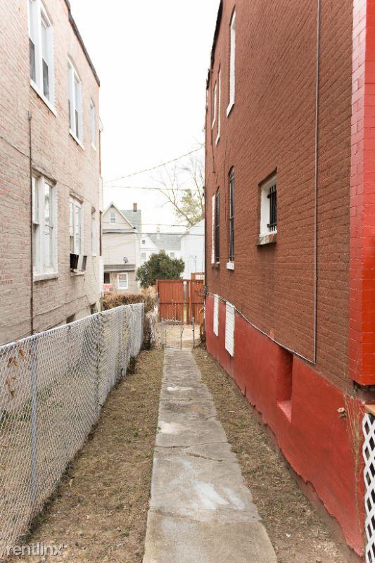 627 Dumbarton Ave - Photo 3 of 38