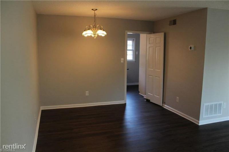 121 Charlestowne Cir - Photo 2 of 7