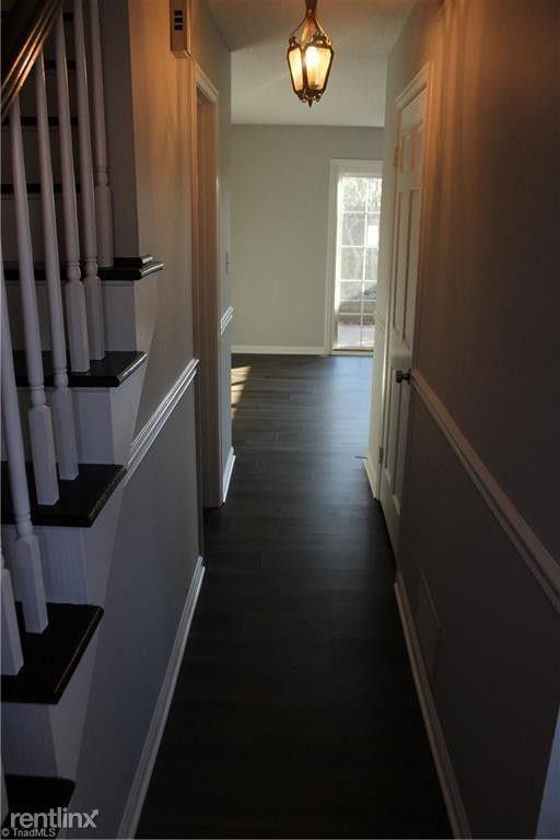 121 Charlestowne Cir - Photo 3 of 7