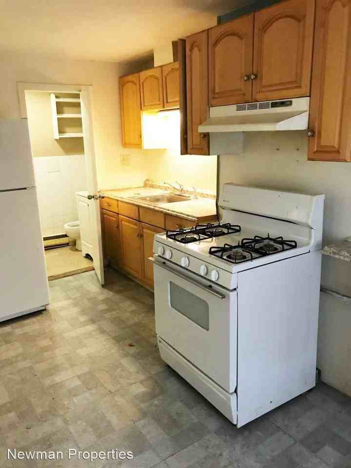 202 Lexington Street - Photo 2 of 10