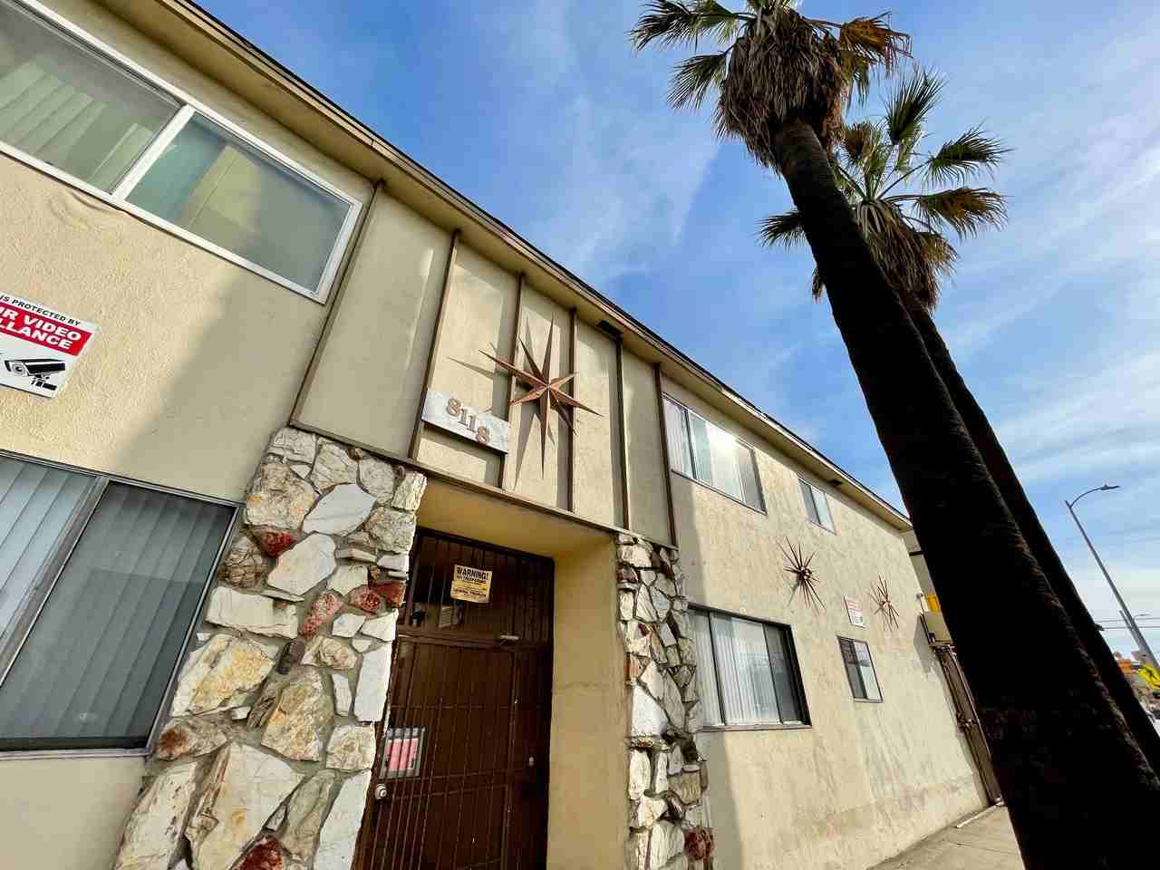 8118 S Western Ave - Photo 3 of 8