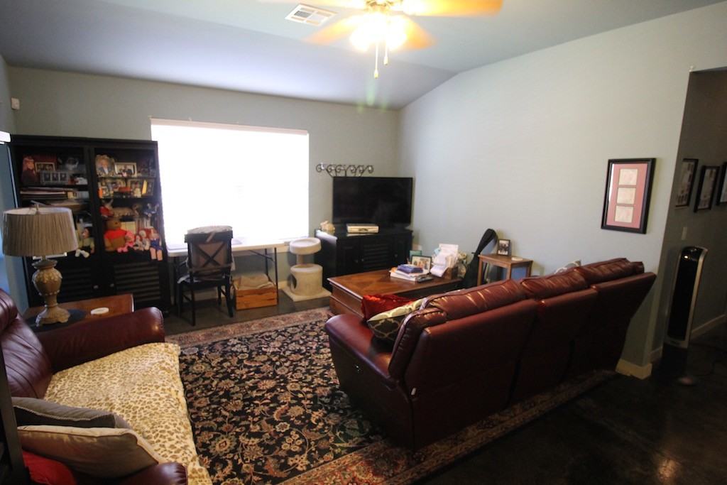 612 Rosemoor Ct - Photo 3 of 8