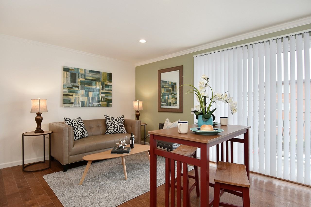 1512 NW 58th St - Photo 3 of 24