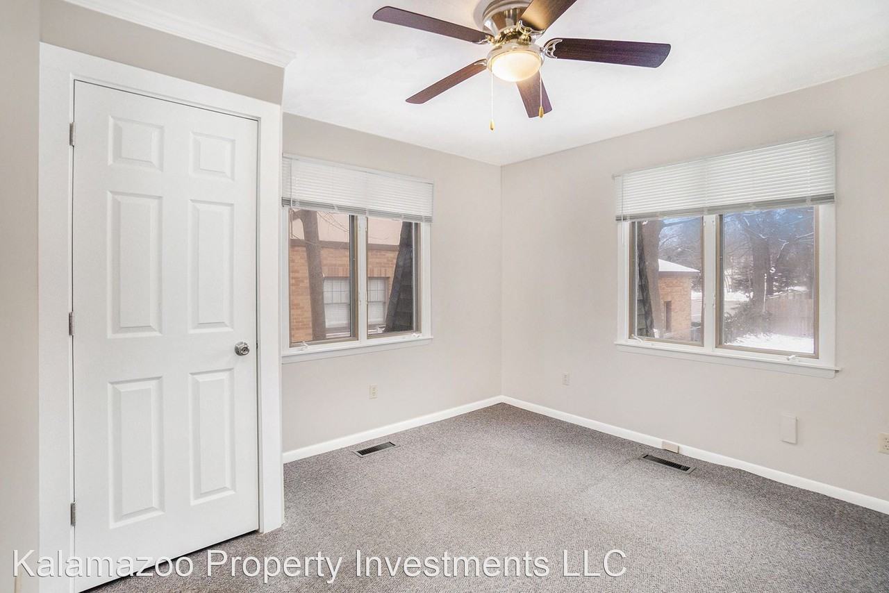 6133 King Highway - Photo 3 of 20