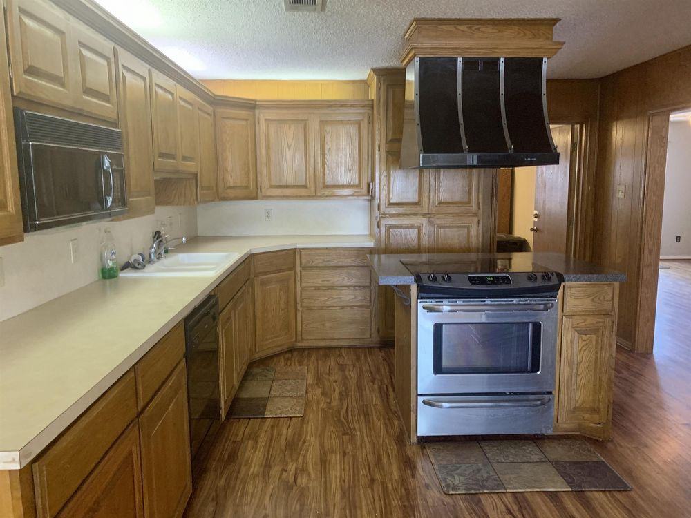 3013 30th St - Photo 3 of 17