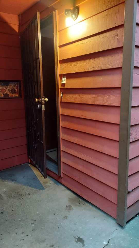 927 28th Avenue South - Photo 3 of 19