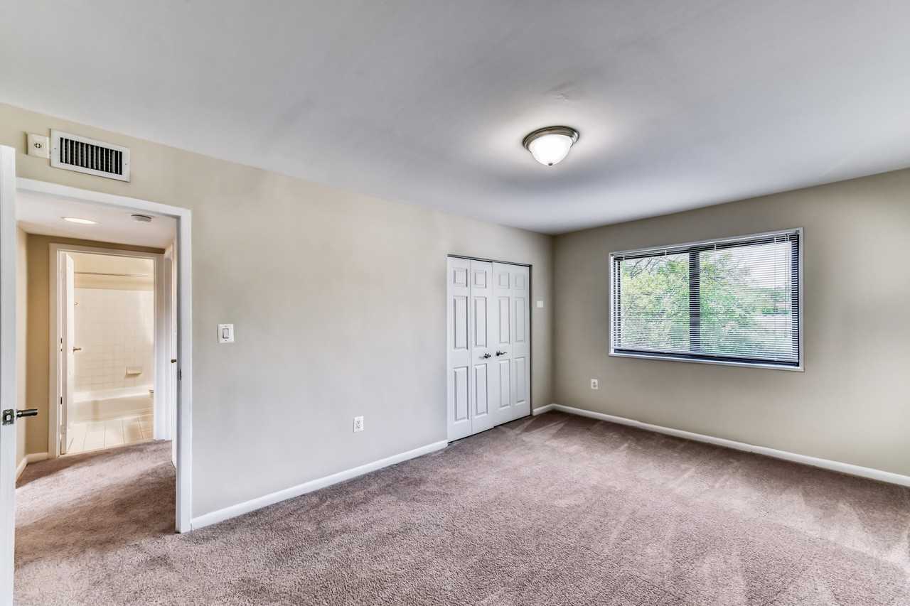 The Glens on Battery Lane - Photo 2 of 16