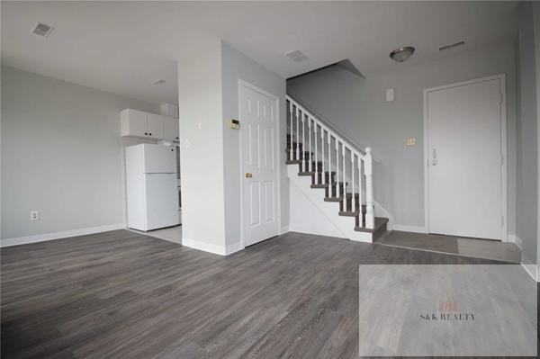 770 College Street #2 Floors - Photo 2 of 12