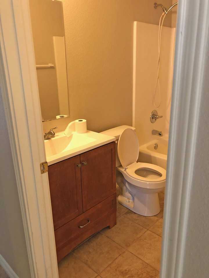 606 Georgia St #1 - Photo 5 of 7