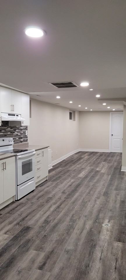 3670 Crabtree Crescent - Photo 2 of 18