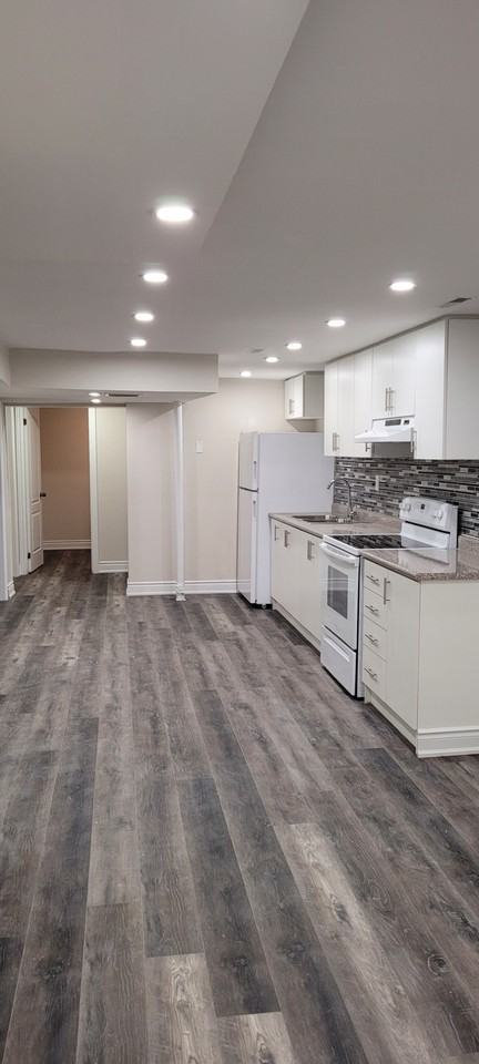 3670 Crabtree Crescent - Photo 3 of 18