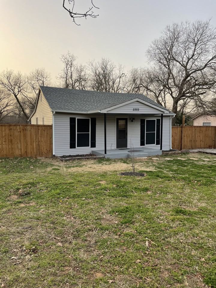 2203 S College Blvd - Photo 3 of 22