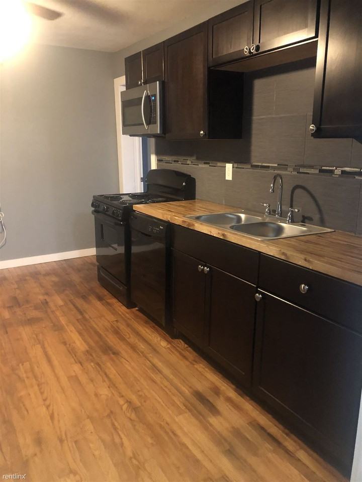 311 Glamis Ave - Photo 2 of 7