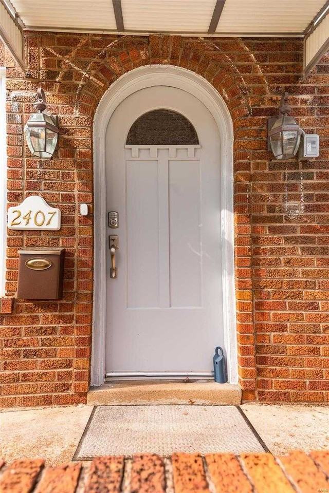 2407 Hartland Ave - Photo 2 of 34