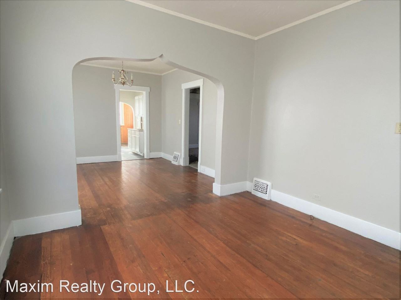 4537 Franklin St - Photo 3 of 9