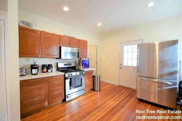 104 Brooks St - Photo 2 of 15