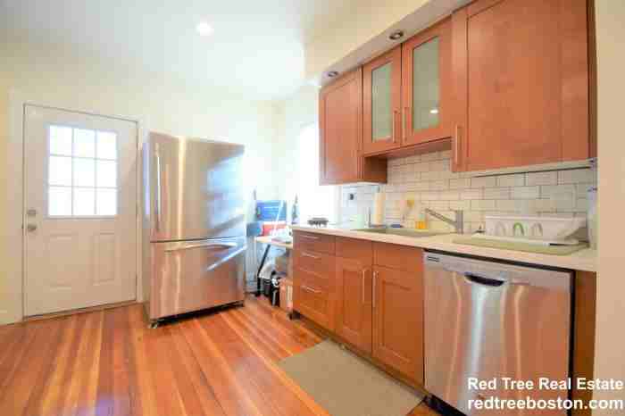 104 Brooks St - Photo 3 of 15