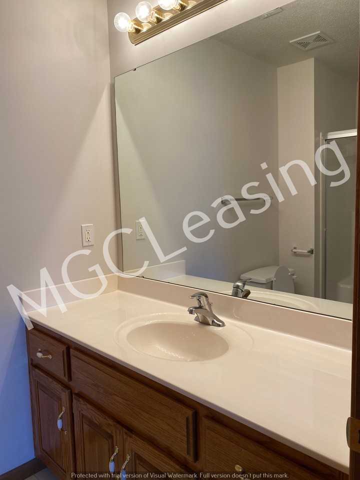 503-509 N Foxridge Dr - Photo 2 of 32