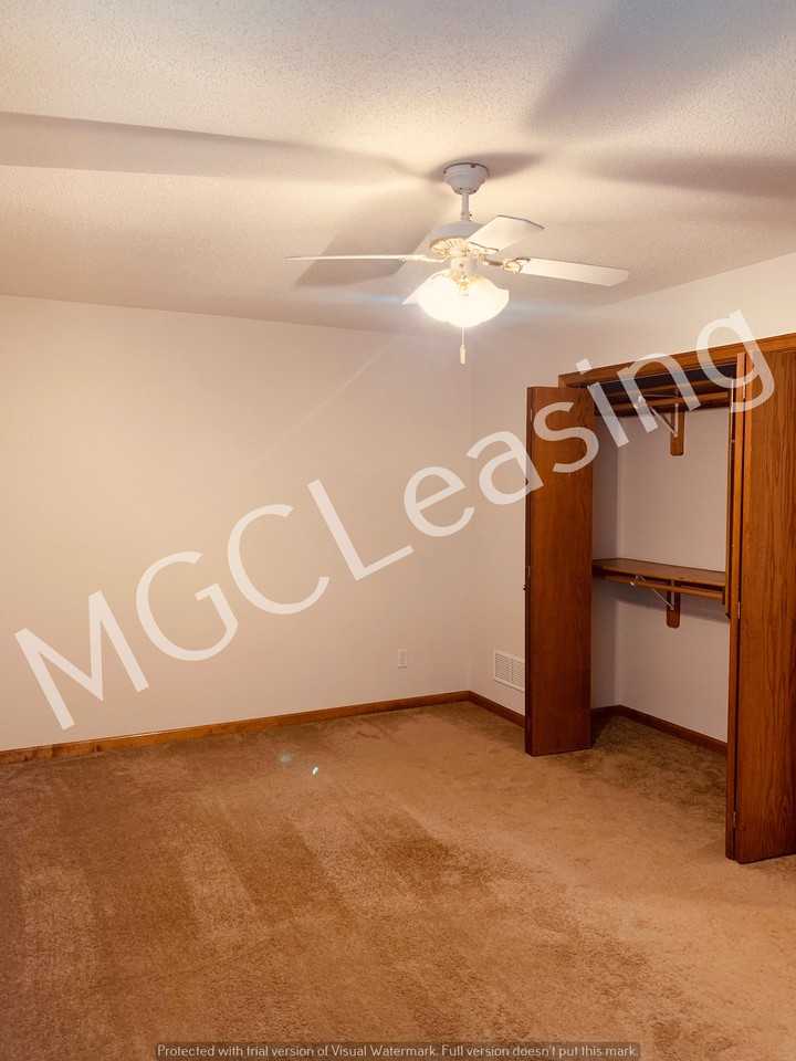 503-509 N Foxridge Dr - Photo 3 of 32