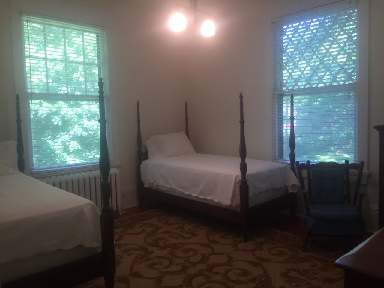 439 Walker St - Photo 3 of 12