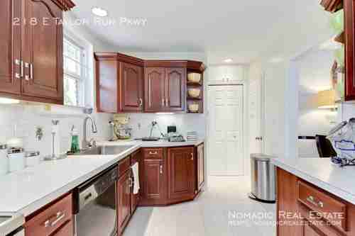 218 E Taylor Run Pkwy - Photo 3 of 15