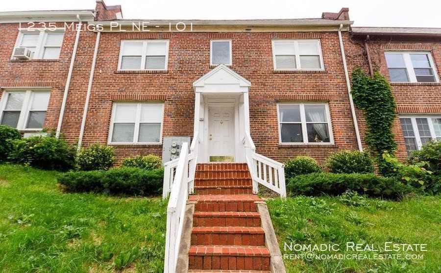 1235 Meigs Pl NE - Photo 2 of 7