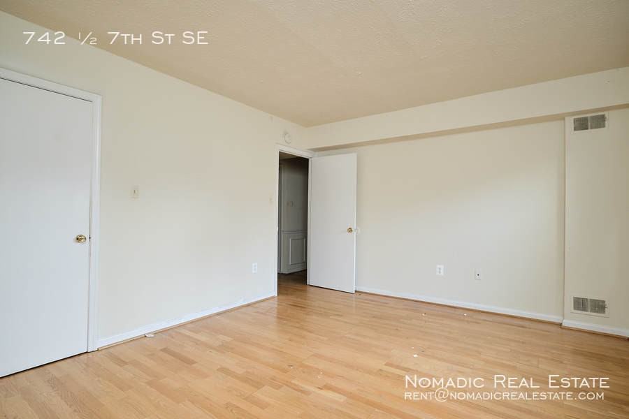 742 1/2 7th St Se - Photo 3 of 16