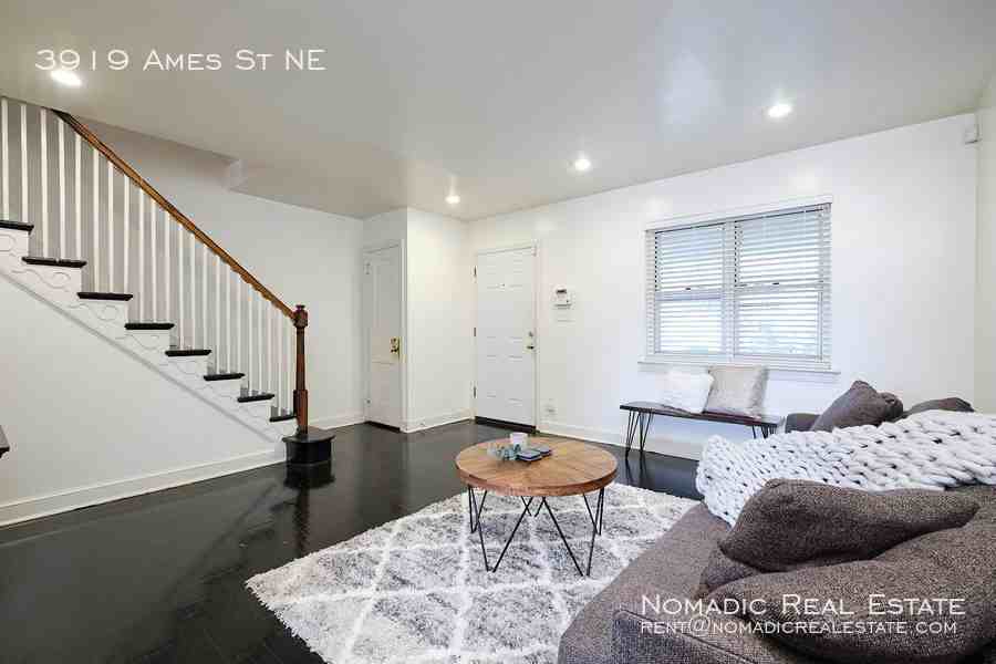 3919 Ames St Ne - Photo 2 of 35
