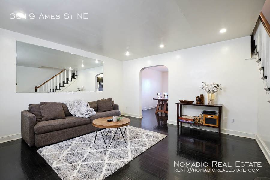3919 Ames St Ne - Photo 3 of 35