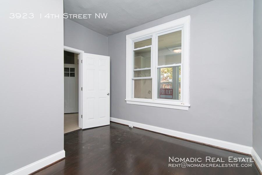 3923 14th St Nw - Photo 2 of 24