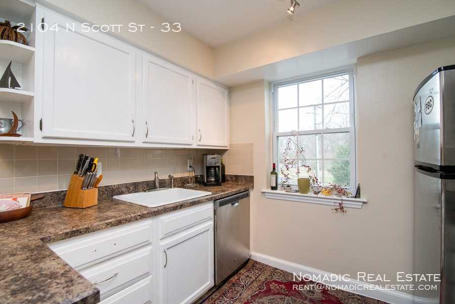 2104 N Scott St #33 - Photo 3 of 14