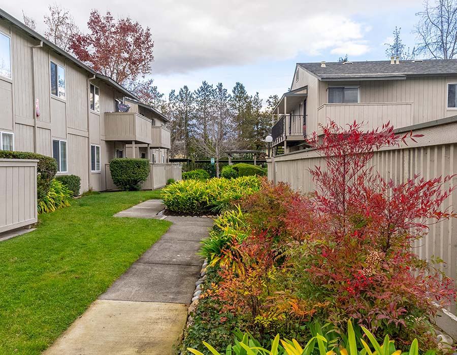 PARK CLUB APARTMENTS - Photo 2 of 15