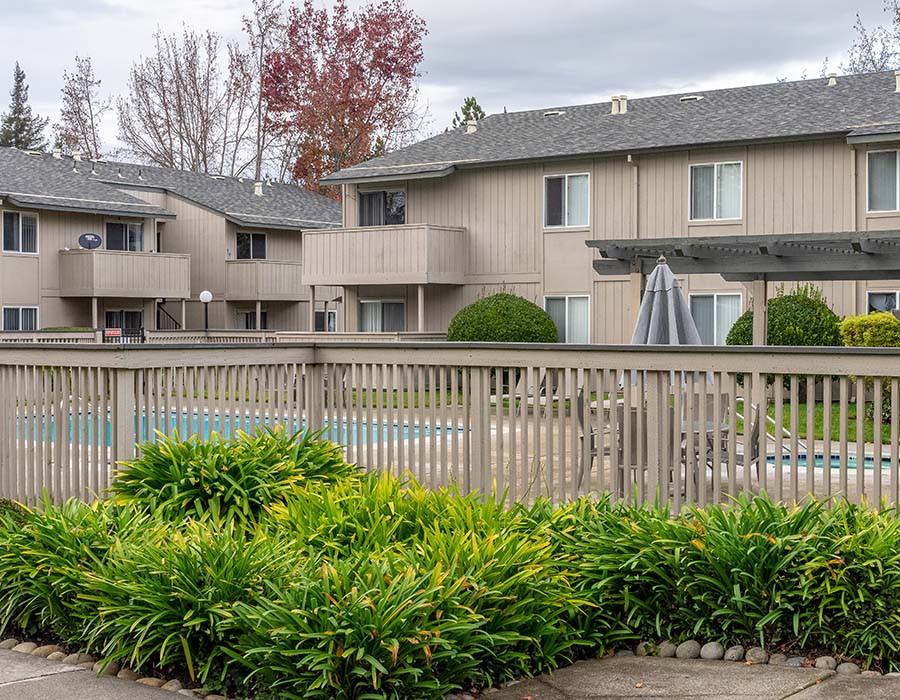 PARK CLUB APARTMENTS - Photo 3 of 15