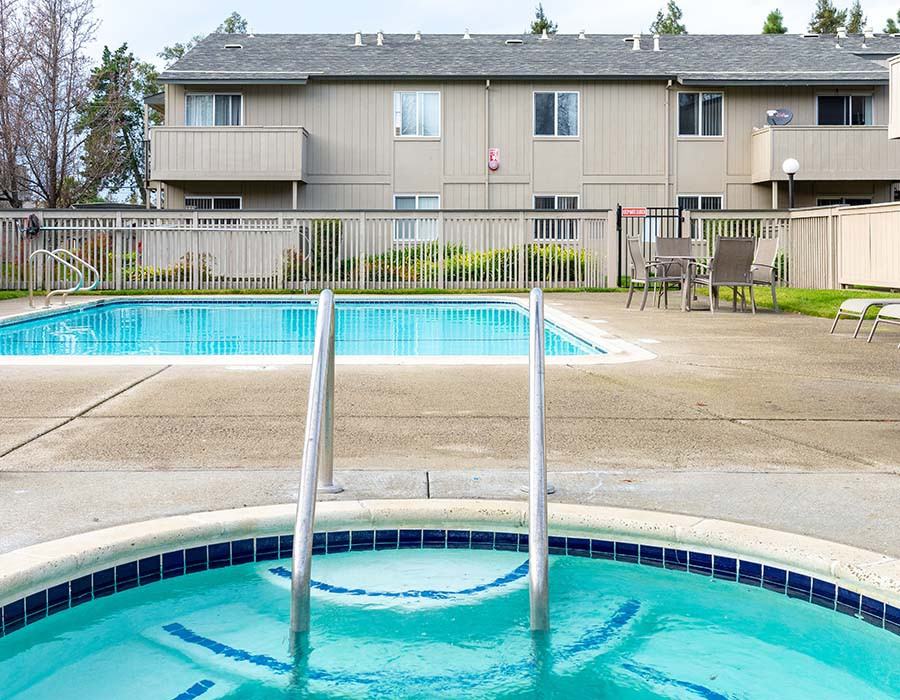 PARK CLUB APARTMENTS - Photo 6 of 15