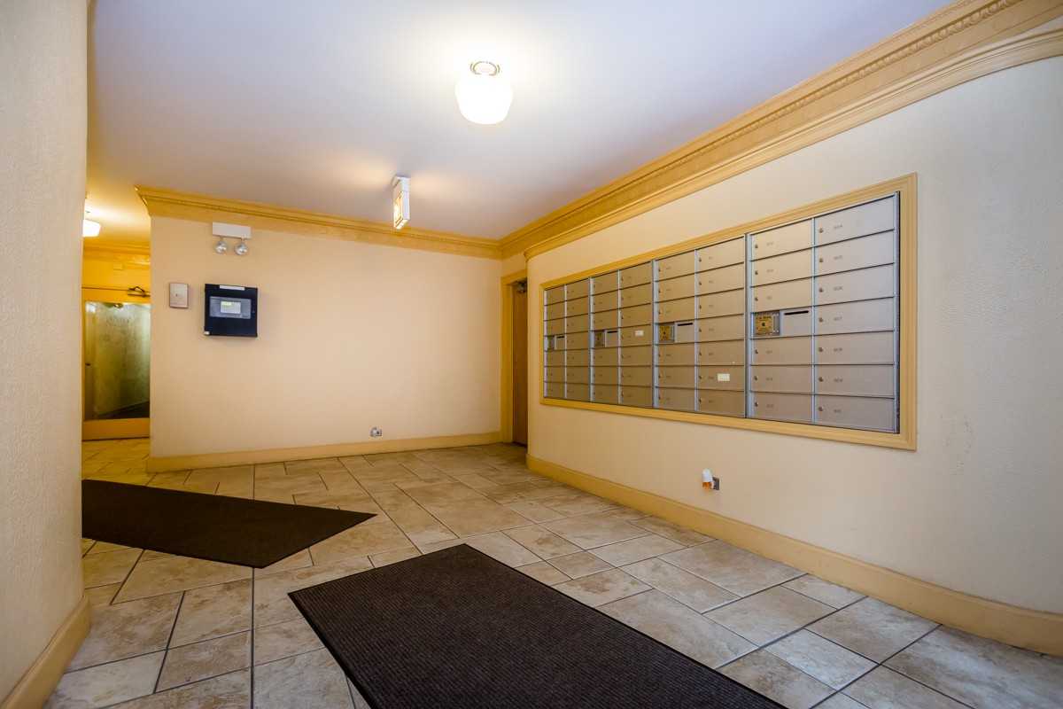 Ivy Kenwood - Photo 2 of 9