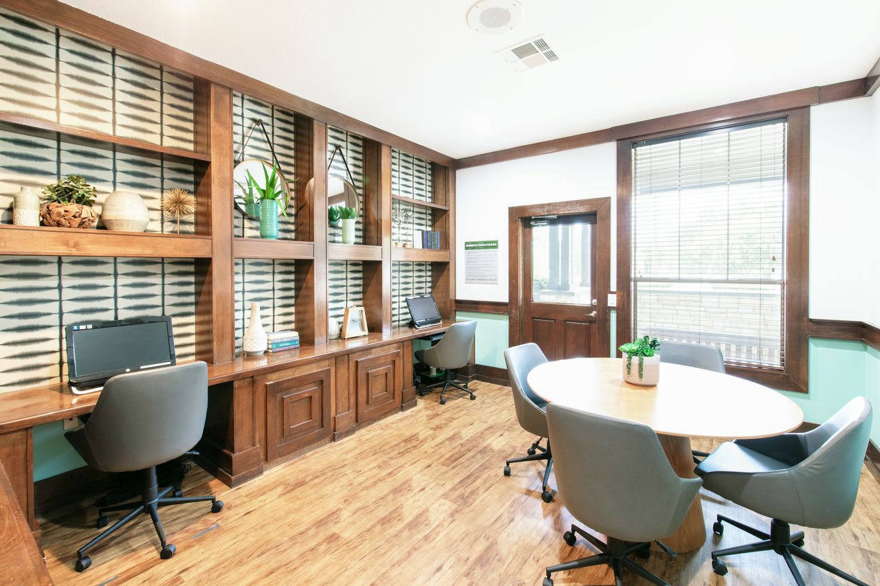 Émile Apartments - Photo 3 of 19