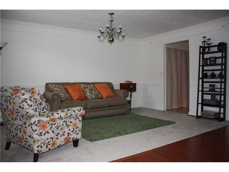 110 Robert St - Photo 2 of 25