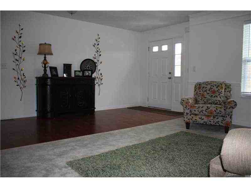 110 Robert St - Photo 3 of 25