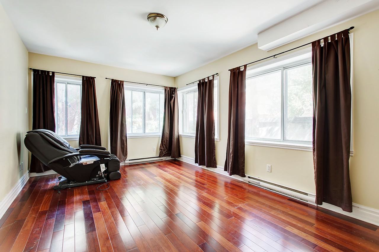 169 Rue Sherbrooke Est #A - Photo 4 of 31