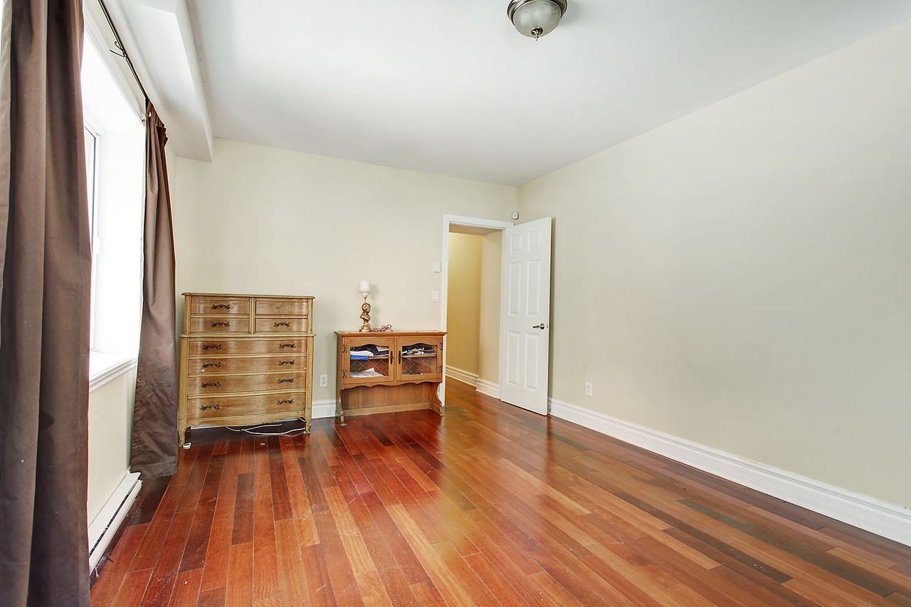 169 Rue Sherbrooke Est #A - Photo 6 of 31