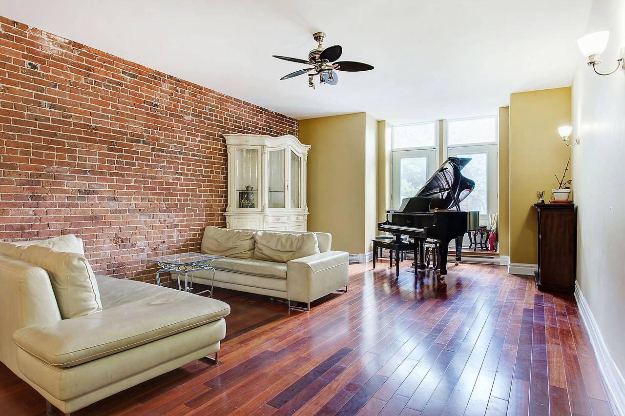 169 Rue Sherbrooke Est #A - Photo 2 of 31