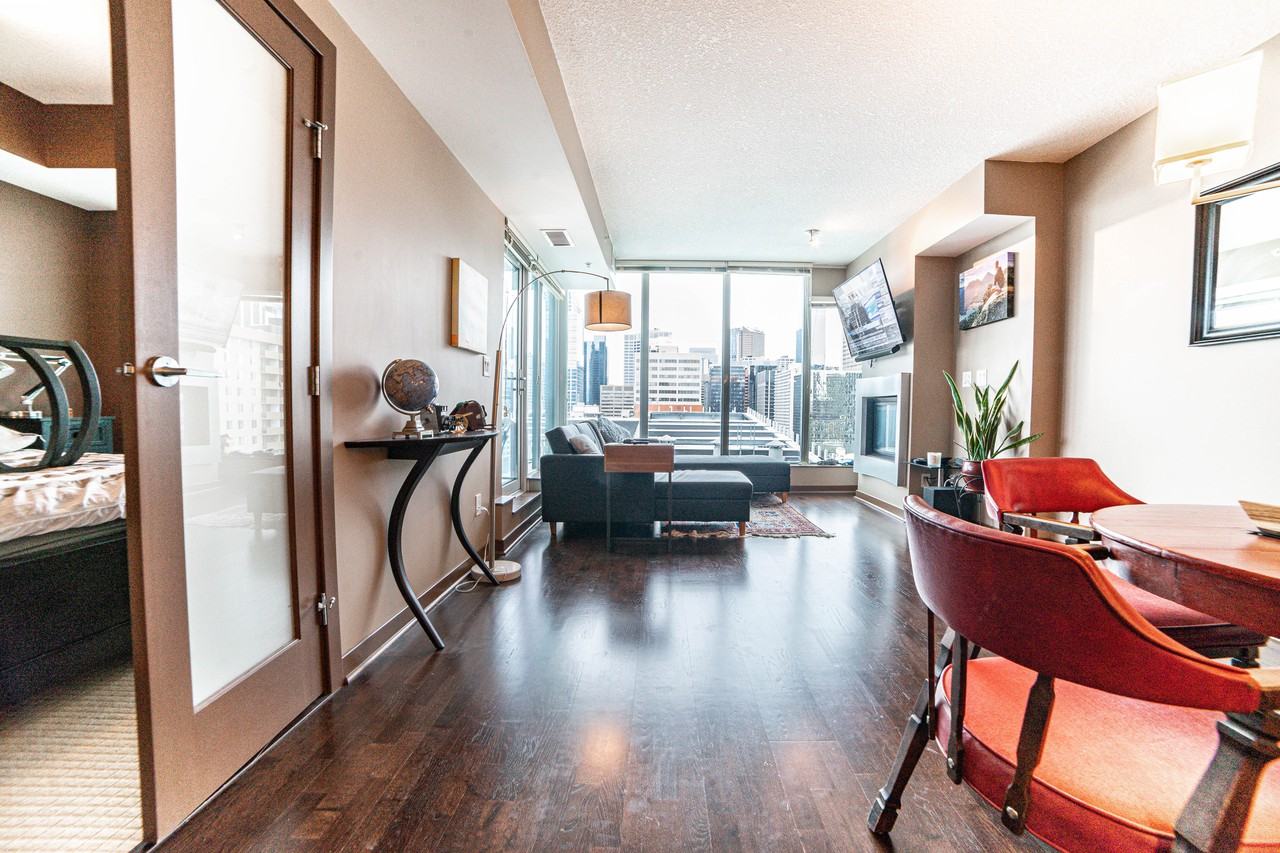 888 4 Avenue Southwest - Photo 3 of 14