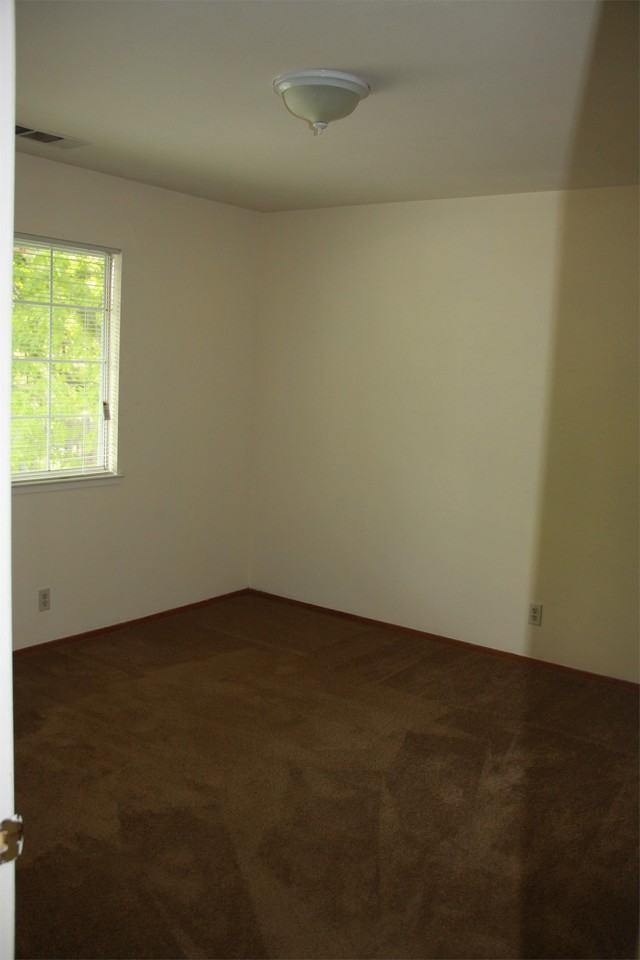 610 W 1st Ave Frnt - Photo 3 of 3