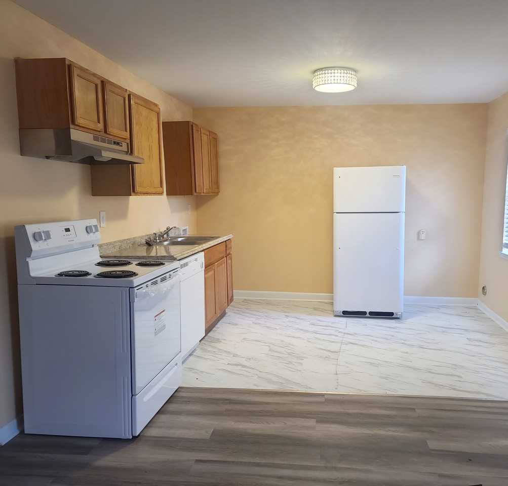 Redmont View Apartments - Photo 2 of 6